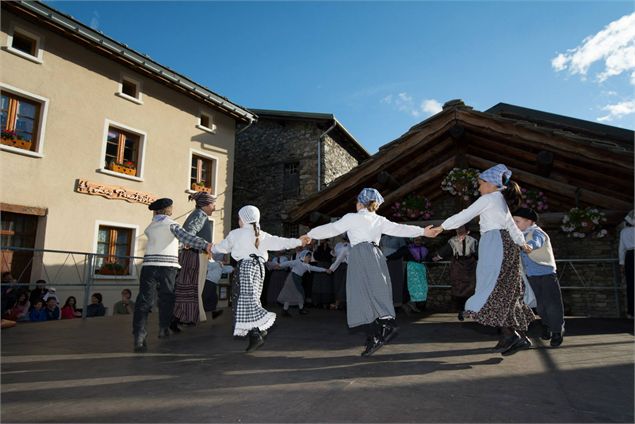 Groupe folklorique Aussois - MO. Lo zoerin