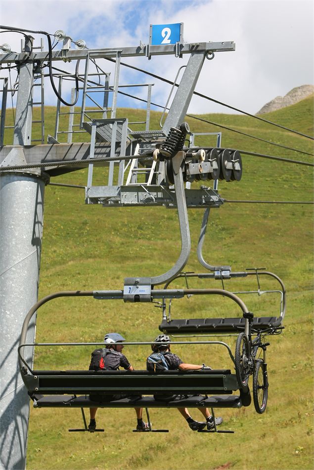 Vtt l'été au Grand-Bornand accessible en remontées mécaniques - L. Ferrand-Rakoons.com / Aravis