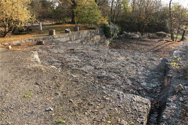 Aperçu du front de taille de la Carrières des Meules et aperçu des