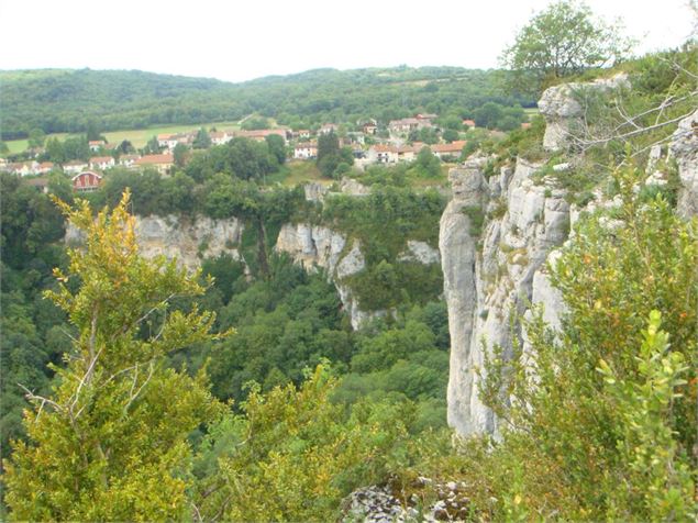 Reculée et grotte de Corveissiat, un site classé