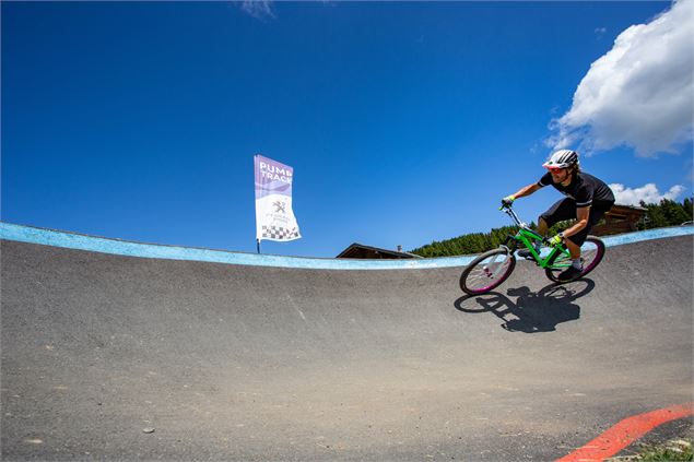 VTT ou BMX sur la pumptrack - Thuria