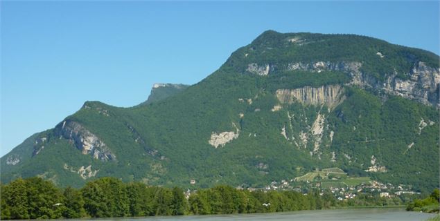 Vue depuis les berges du Rhône - OT Culoz - 2010