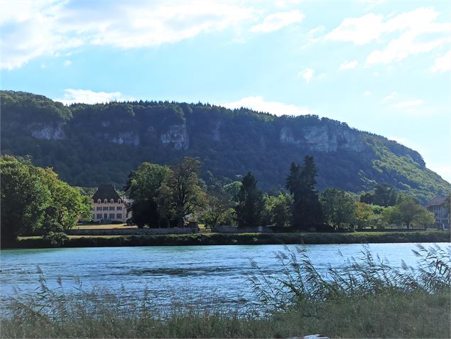 vue sur Vertrieu et le Rhône depuis la via Rhôna côté St Sorlin en Bugey - K.Tranchina