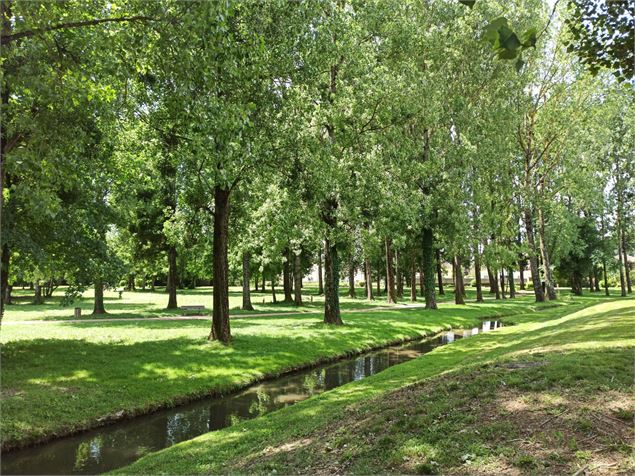 le parc paysager de Lagnieu et son ruisseau - K.Tranchina
