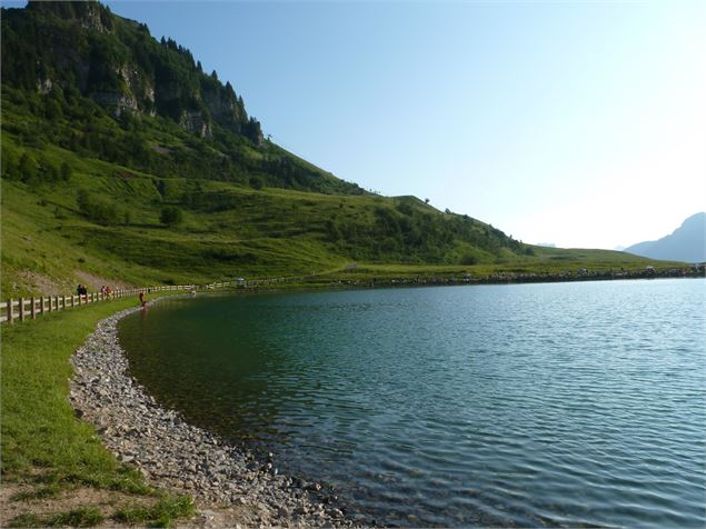 Le lac de la cour - Le Grand-Bornand Tourisme