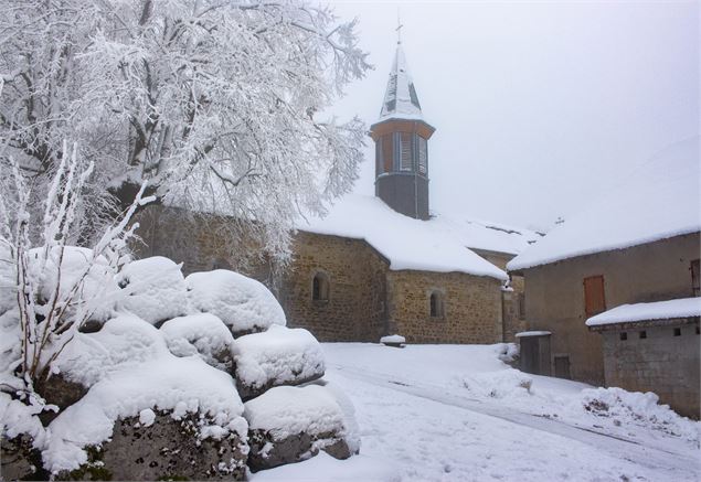 église d'Ordonnaz en hiver sous la neige - Marilou Perino