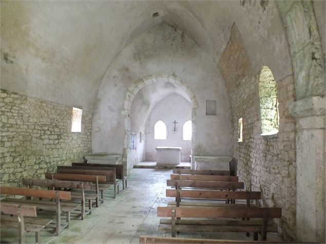 Eglise de St Maurice d'Echazeaux - vue intérieure - Romain PIQUET