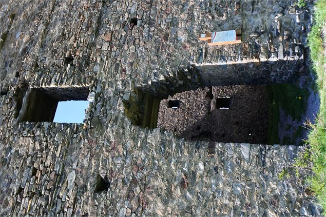 Entrée de la Tour de Berold - Vincent Jacques-Drone de regard