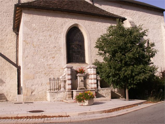 Fontaine église Ceyzérieu - BBST