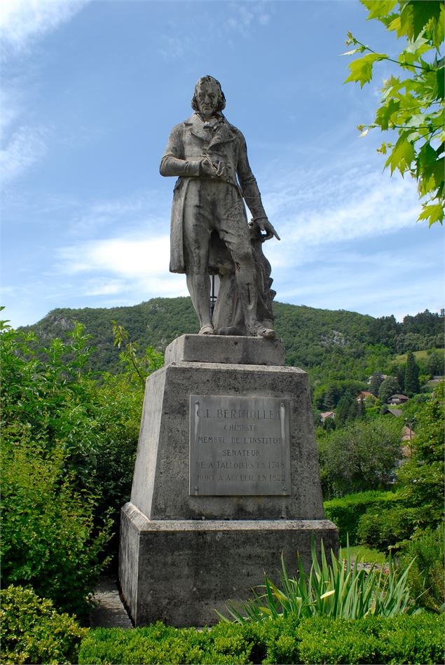 Statue de Claude-Louis Berthollet - C.Max