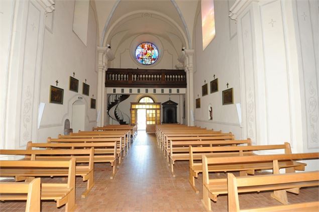 L'intérieur de l'église - Mairie de Neuvecelle