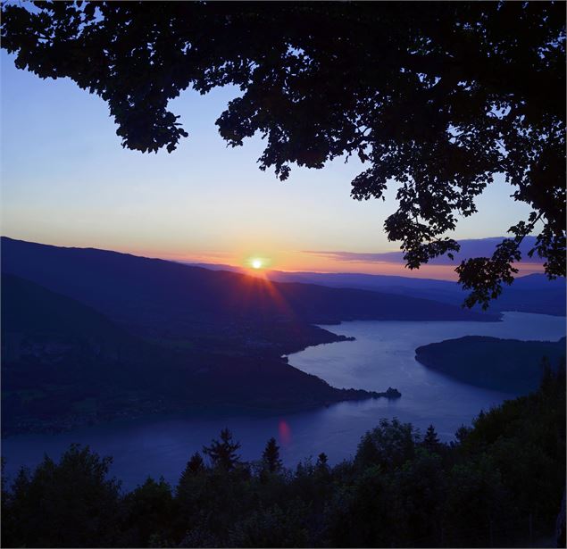 Coucher de soleil depuis le col de la Forclaz - Lac Annecy Tourisme / Françoise Cavazzana