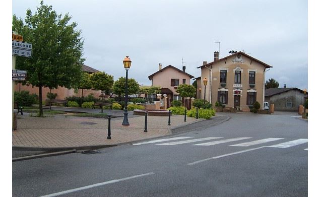 Place du village, Balan - OT 3CM