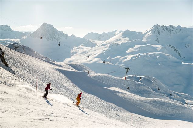 Deux skieurs sur le secteur de Tovière - andyparant.com