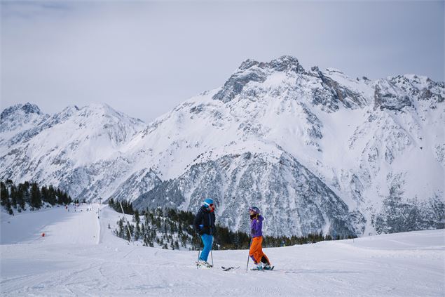 Skieurs sur l'un des pistes du secteur Mont-Bochor - Guillaume Grasset - OT Pralognan-la-Vanoise