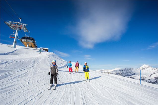Ski en famille au départ du Mont-Bisanne - Thuria
