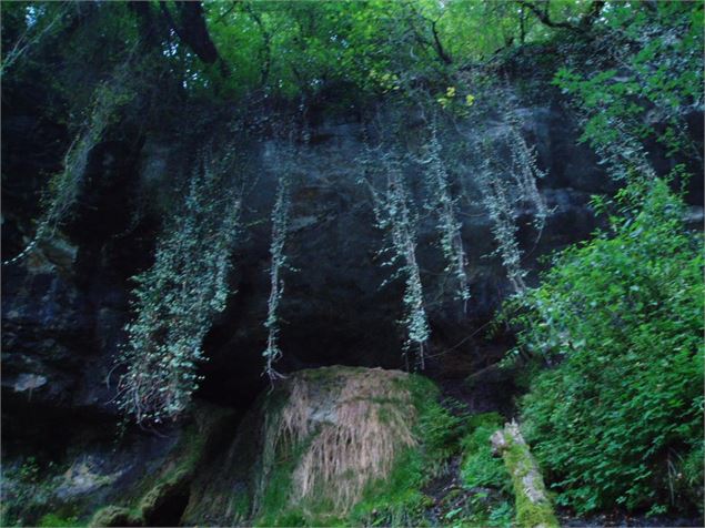 Reculée de la Grotte du Pic en Valromey-Retord - E.BEBI