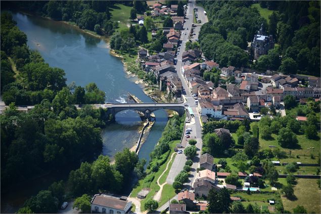 Neuville-sur-Ain - Margot Calland