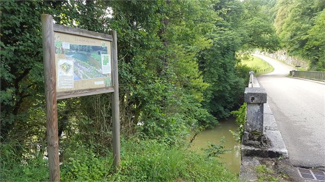 Lavoir et resurgence de Châteauvieux