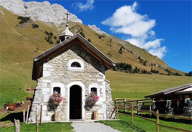 Chapelle Sainte Anne en été - Office de Tourisme du Val d'Arly