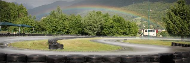 Arc-en-ciel sur la piste - Karting du Grand Arc