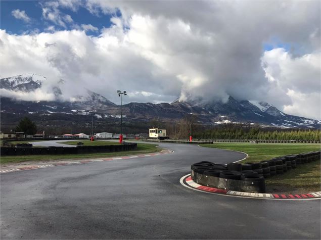 Sous les nuages - Karting du Grand Arc