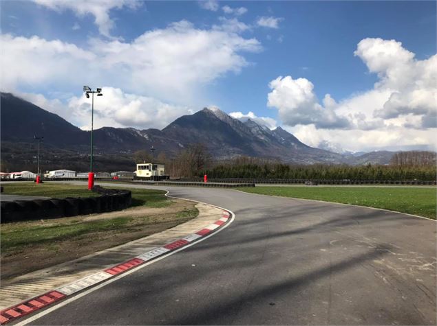 Sous les nuages - Karting du Grand Arc