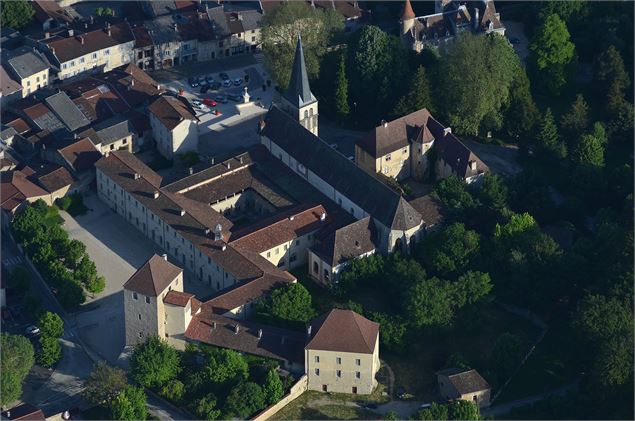 Abbaye d'Ambronay vue du ciel - CCR Ambronay - Bertrand Pichène