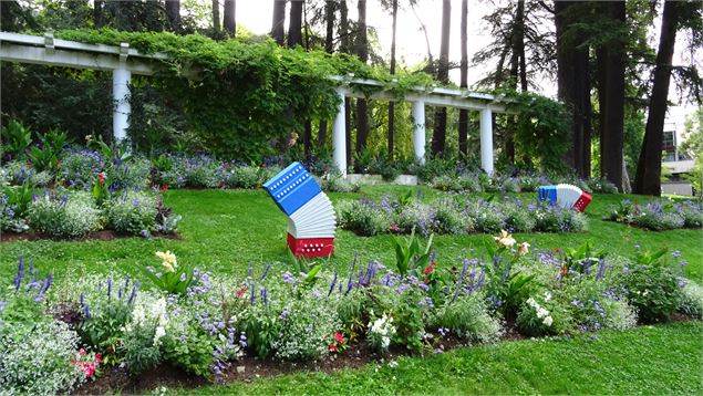 Pergola du parc floral des Thermes - Direction de la communication de la Ville d'Aix-les-Bains