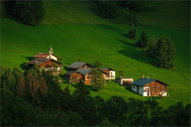 Le hameau de Saint Sauveur dans la vallée d'Hauteluce