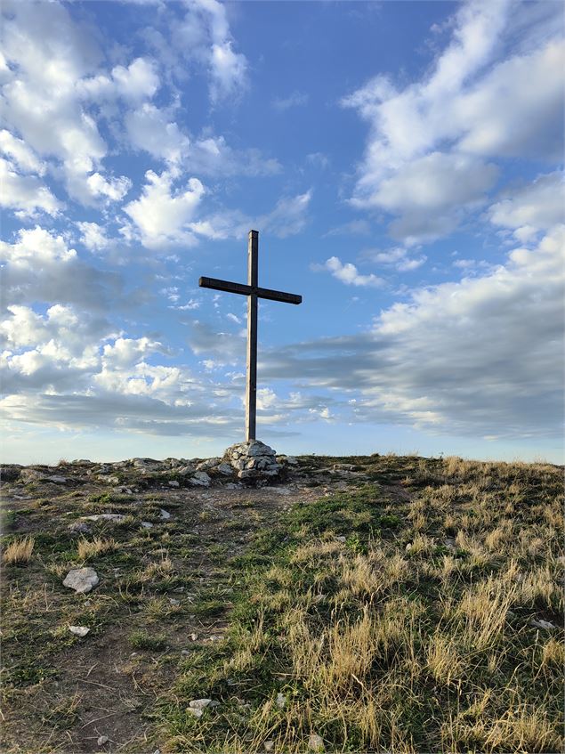 Croix au sommet du Mont Baron - CCPEVA