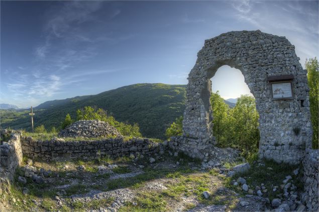 Ruines de la chapelle de Chavanne à Val-de-Fier - Gilles Lansard