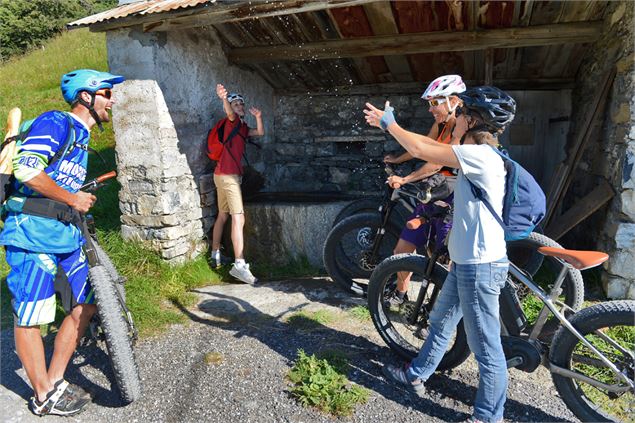 Route des Chalets - Office de Tourisme du Val d'Arly