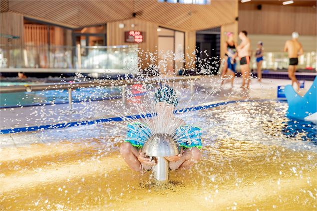 Jeux intérieurs de la piscine aqualudique du Stade à Chambéry - Louis Garnier Photography - Grand Ch
