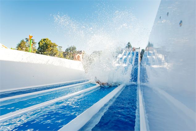 Tobogan de la piscine aqualudique du Stade à Chambéry - Louis Garnier Photography - Grand Chambéry A