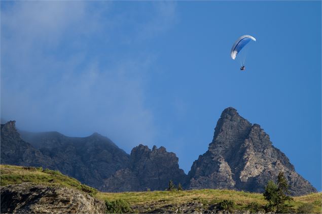 Site d'envol et d'atterrissage parapente - DR. OT Haute Maurienne Vanoise / FRESH INFLUENCE - D. Dur