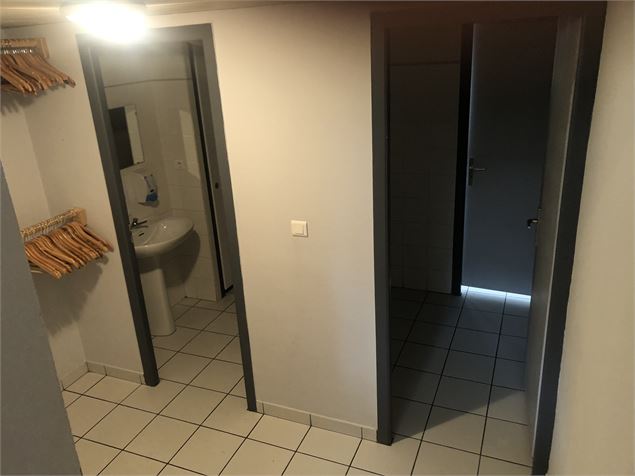 Toilettes au sous-sol - CAMT