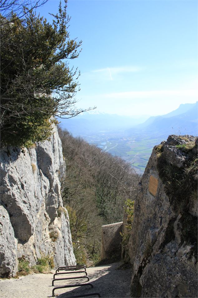 Passage des échelles - Savoie Mont Blanc - Lansard