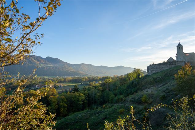 Chateau et collines - Destination Léman - C.Vuillequez