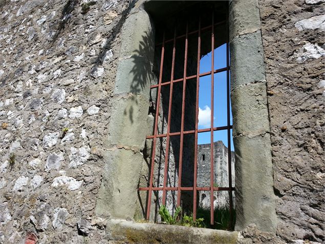 Château Thomas II fenêtre - Jocelyne Bianchini ATD73