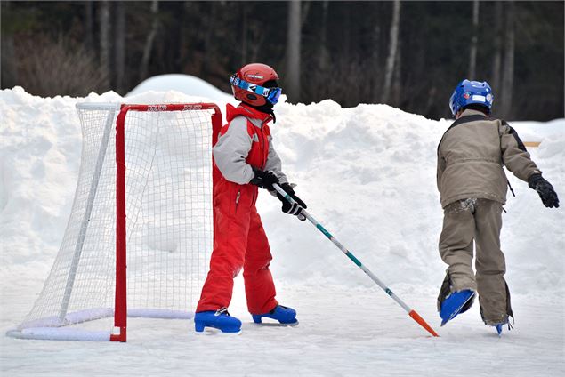 Jeux de hockey sur la patinoire d'Abondance - Patrick Brault