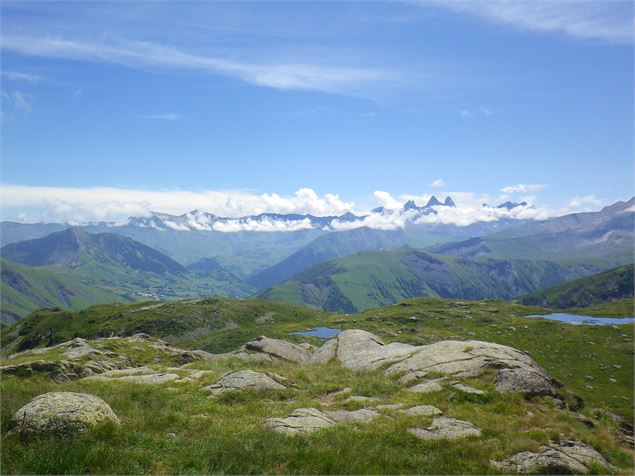 Vue depuis le Col de la Croix de Fer - © Savoie Mont Blanc - Anglade