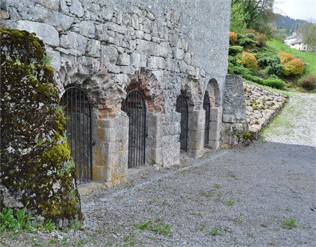 Extérieur des Fours à chaux de Cons ste Colombe - RDNIS