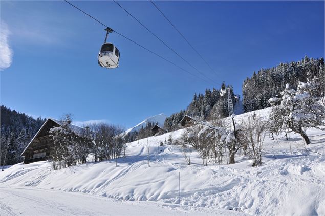 Montée en télécabine sur le domaine skiable à Abondance - Nicolas Blandin
