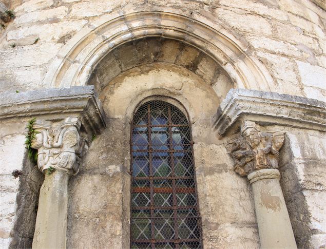 Détail vitrail église Lhuis - Marilou Perino