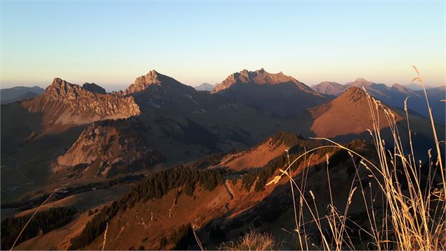 Vue sur le massif de Praz de Lys Sommand - Cyril Noel