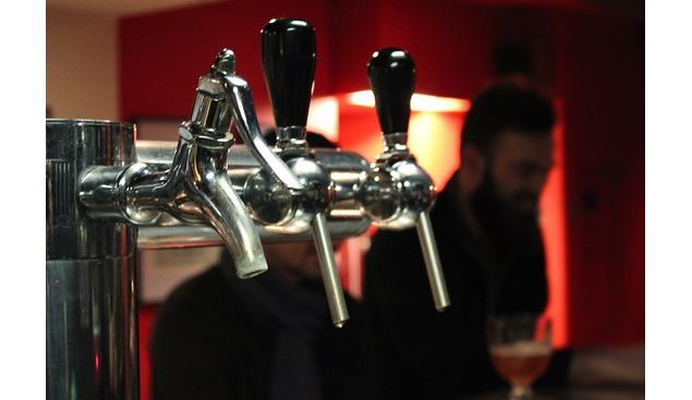 Huit bières artisanales au fût - D. Vaillant