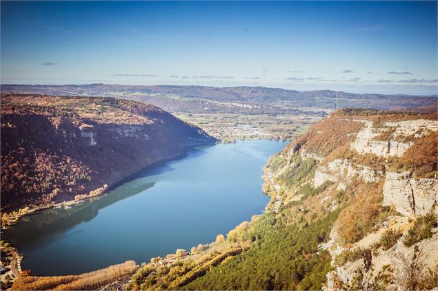 Lac de Nantua vue des crêtes - Jérôme Pruniaux - Agence ARGO - HautBugeyTourisme