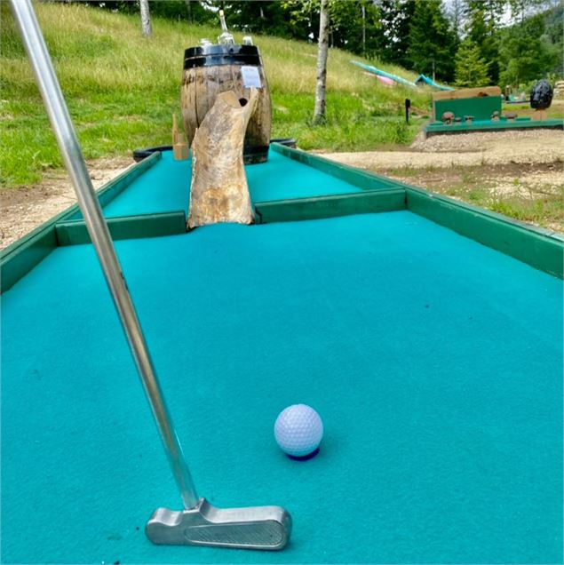 Le Petit Monde - Mini golf et parc de loisirs - HBT-BérengèreMorel
