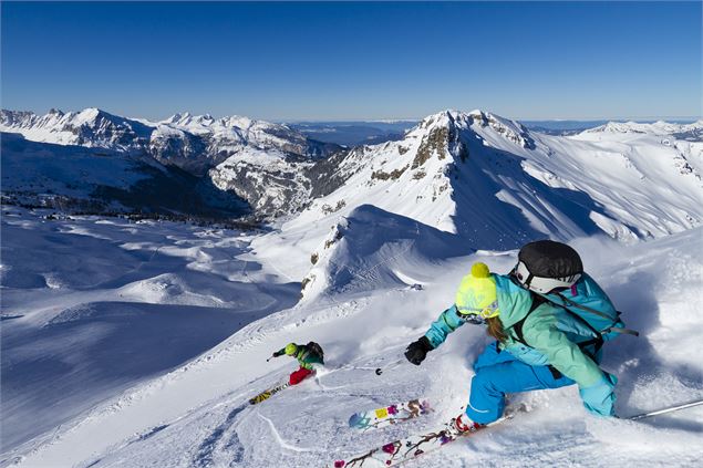 Skieur hors piste dans le Grand Massif - @Tristan SHU